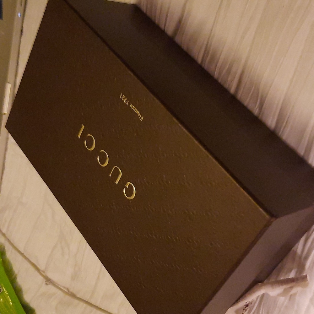 Gucci Horsebit heels size 38 fits comfy, sturdy.light green.amazing color.